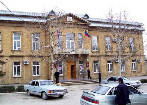 Дагестан, здание администрации города Дербента. Фото с сайта www.derbent.ru