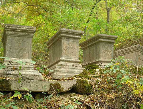 Нагорный Карабах, г.Шуши, армянское кладбище, сентябрь 2007 года. Фото "Кавказского Узла"