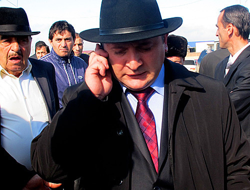 Секретарь Совета безопасности Ингушетии Бекхан Атигов на митинге в Магасе, 18 октября 2010 года. Фото "Кавказского узла"