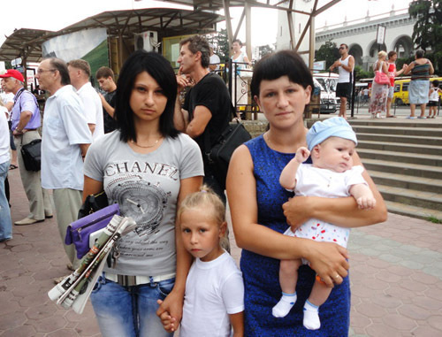 Участники митинга пострадавших от "олимпийского" переселения в Сочи. 31 июля 2011 г. Фото "Кавказского узла"