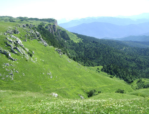 Плато Лагонаки. Вид на хребет Каменное море, лето 2011 г. Фото Олега Чалого для "Кавказского узла"