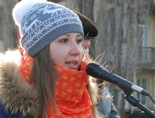 Студентка ВолГУ Любовь Бирюкова выступает на митинге против реформ в сфере образования. Волгоград, 15 декабря 2012 г. Фото Татьяны Филимоновой для "Кавказского узла"