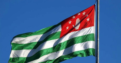 Флаг Абхазии. Фото: Нины Зотиной http://www.yuga.ru/