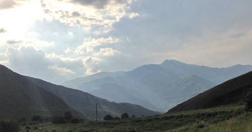 Горы в Шатойском районе Чечни. Фото Магомеда Магомедова для "Кавказского узла"