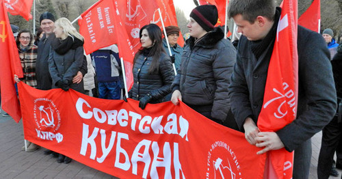 Коммунисты потребовали отменить систему «Платон» на митинге, посвященном началу контрнаступления советских войск под Сталинградом. Волгоград, 27 ноября 2015 г. Фото Татьяны Филимоновой для "Кавказского узла"