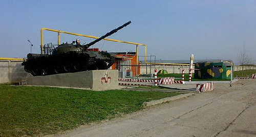 Танковая войсковая часть в Чечне. Фото: http://wikimapia.org/1710809/ru/Войсковая-часть-23132-Войсковая-часть-65384#/photo/3731370