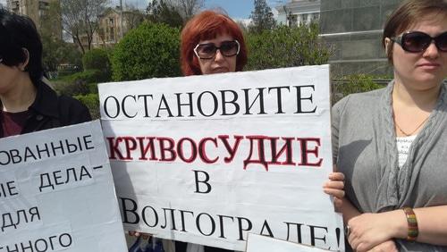 Участники митинга в защиту осужденных полицейских. Волгоград, 29 апреля 2018 года. Фото Татьяны Филимоновой для "Кавказского узла"