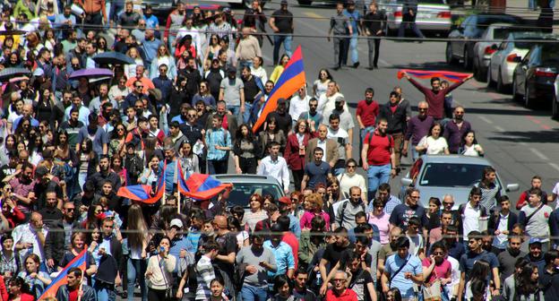 Массовое шествие в Ереване 25 апреля. Фото Тиграна Петросяна для «Кавказского узла»