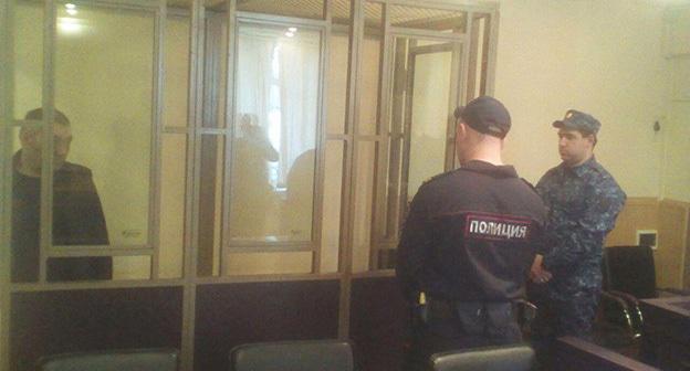 Руслан Исламов слушает приговор в зале Северо-Кавказского военного суда. Фото Валерия Люгаева для "Кавказского узла"