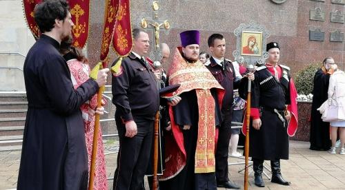 Священники, силовики и казаки в Сочи. Фото Светланы Кравченко для "Кавказского узла.