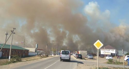 Пожар на хуторе в Темрюкском районе. Фото Пологрудовой Анны для "Кавказского узла"