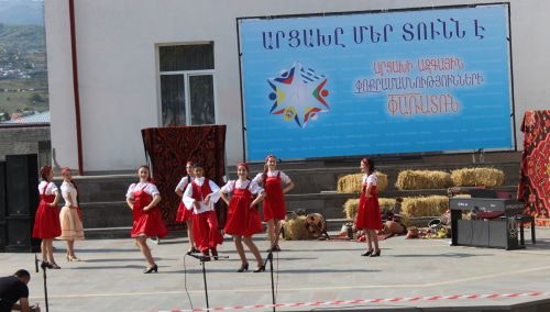 Концерт на национальном фестивале  в Степанакерте. Фото Алвард Григорян для "Кавказского узла".