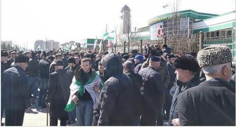 Участники митинга в Магасе. 26 марта 2019 года. Фото Умара Йовлоя для "Кавказского узла"