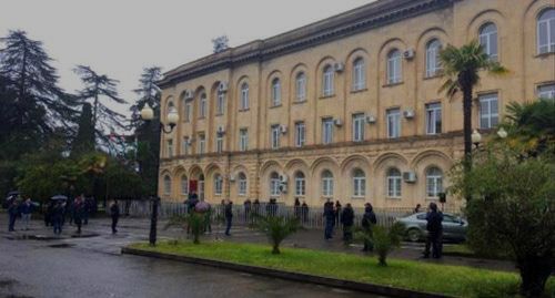 Здание парламента Абхазии. Фото Дмитрия Статейнова для "Кавказского узла".