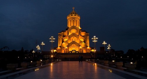 Храм Пресвятой Троицы в Тбилиси. Фото: https://ru.wikipedia.org/wiki/Цминда_Самеба