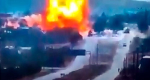 Подрыв бомбы в Сирии, при котором ранены три бойца военной полиции из Ингушетии. Кадр видео 
ROSGVARDIA RUSSIA https://www.youtube.com/watch?time_continue=1&v=Xp1SV34RxRQ&feature=emb_logo