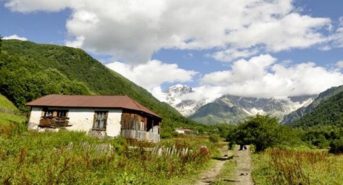 Село Гона региона Рача. Фото: https://commons.wikimedia.org/w/index.php?curid=90007607