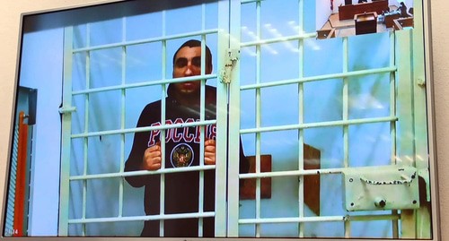 На экране монитора Арсен Мелконян в зале суда. Фото объединенной пресс-службы судов волгоградской области