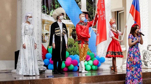 Празднование Дня народного единства в Сочи, 4 ноября 2020 года. Фото предоставлено пресс-службой мэрии Сочи. https://sochi.ru/press-sluzhba/novosti/11/159983/