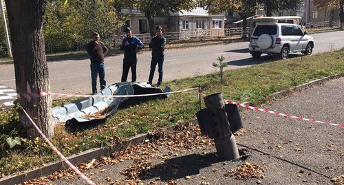 Неразорвавшийся снаряд на улице Шуши. 28 октября 2020 года. Фото Алвард Григорян для "Кавказского узла"