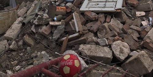 Дом, разрушенный в ходе ночного обстрела. Степанакерт, 6 ноября 2020 г. Фото Алвард Григорян для "Кавказского узла"