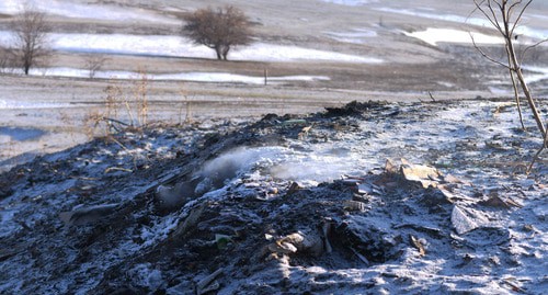 На месте сгоревшего дома. Фото Вячеслава Прудникова для "Кавказского узла"