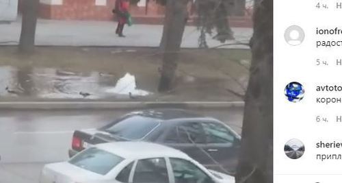 Проспект Ленина в Нальчике оказался залит водой. Стоп-кадр видео https://www.instagram.com/p/CI3GVjlqYkQ/