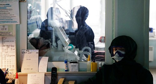 Медицинский работник. Фото: REUTERS/Anton Vaganov