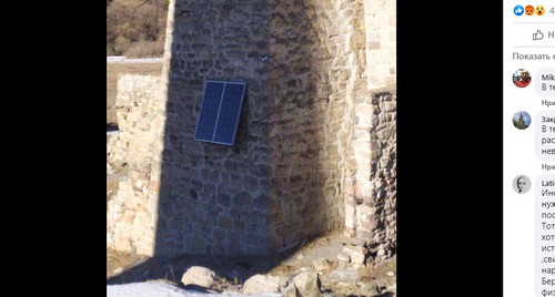 Солнечная батарея на башне в горах Ингушетии. Скриншот со страницы Ханифы Оздоевой в Facebook. https://www.facebook.com/photo?fbid=408602777030855&set=a.113987936492342