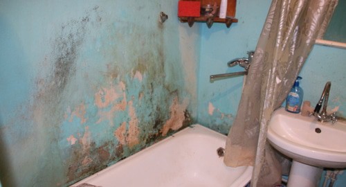 Ванная комната в доме для детей-сирот в Красном Сулине. Фото Вячеслава Прудникова для "Кавказского узла"