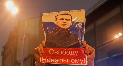 Плакат участника акции в поддержку Навального. 23 января 2021 г. Фото: REUTERS/Maxim Shemetov
