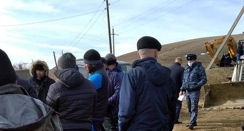 Сход жителей Римгорского, выступивших против неполной газификации села. 8 февраля 2021 года. Фото участника схода Алима Эркенова.