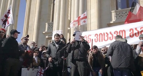 Участники акции протеста в Кутаиси. 14 марта 2021 года. Кадр видео Sputnik Georgia https://www.youtube.com/watch?v=_PYMxCHzptg