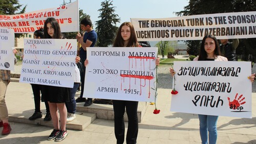 Участники акции памяти жертв трагедии в Мараге. 10 апреля 2021 года. Фото Алвард Григорян для "Кавказского узла"