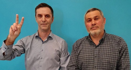 Мурад Манапов (слева) и Эдуард Атаев. Фото: пресс-служба "Штаб Навального в Махачкале"