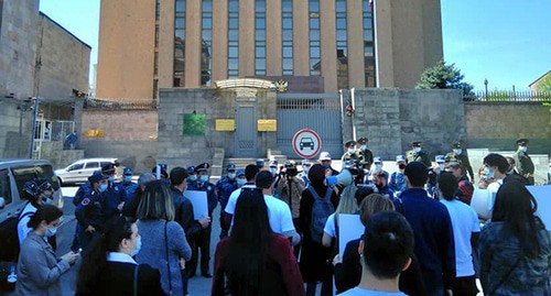 Участники "Акции молчания". Ереван, 15 апреля 2021 г. Фото Армине Мартиросян для "Кавказского узла"