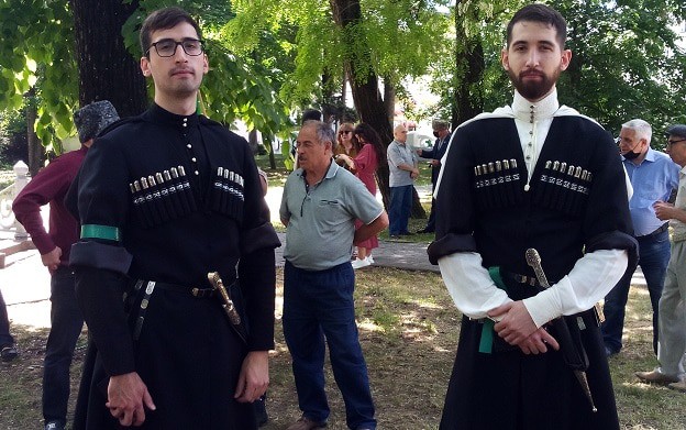 Активисты в национальной одежде, 21 мая 2021 года. Фото Людмилы Маратовой для "Кавказского узла".