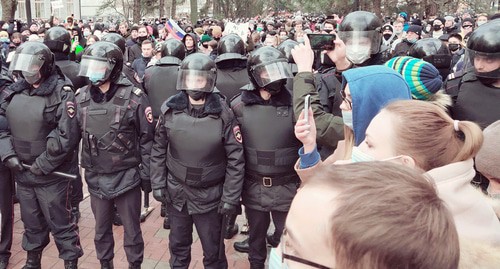 Полиция и участники акции 23 января в Ростове-на-Дону. Фото Константина Волгина для "Кавказского узла"