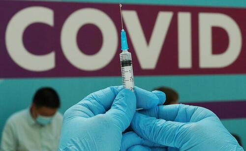 Вакцинация от COVID-19. Фото: REUTERS/Tatyana Makeyeva