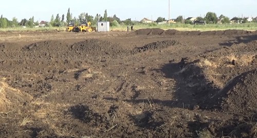 Работы на месте строительства дороги в Волго-Ахтубинской. Кадр видео https://www.youtube.com/watch?v=6Y2mPwHCcFs