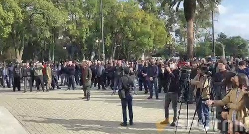 Акция протеста в Сухуме. 4 ноября 2021 года. Кадр видео t.me/SputnikAbkhazia
/6117