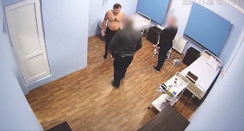 Кадр видеозаписи третьего президента Грузии Михаила Саакашвили в кабинете тюремной больницы. Кадр видео  Специальная пенитенциарная служба Грузии https://www.facebook.com/watch/?v=1061505497963689&ref=sharing