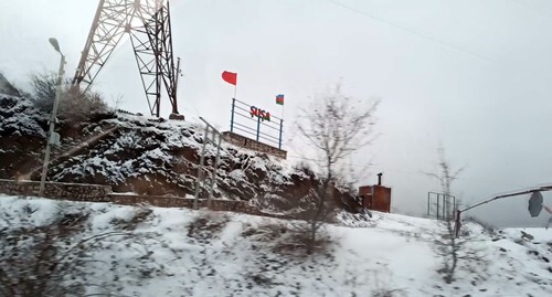 Въезд в Шуши с азербайджанским и турецким флагами. Фото Давида Симоняна для "Кавказского узла"