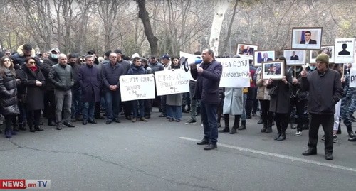 Участники шествия в Ереване, стоп кадр видео канала  news.am https://www.youtube.com/watch?v=IG0jjnOCXBQ