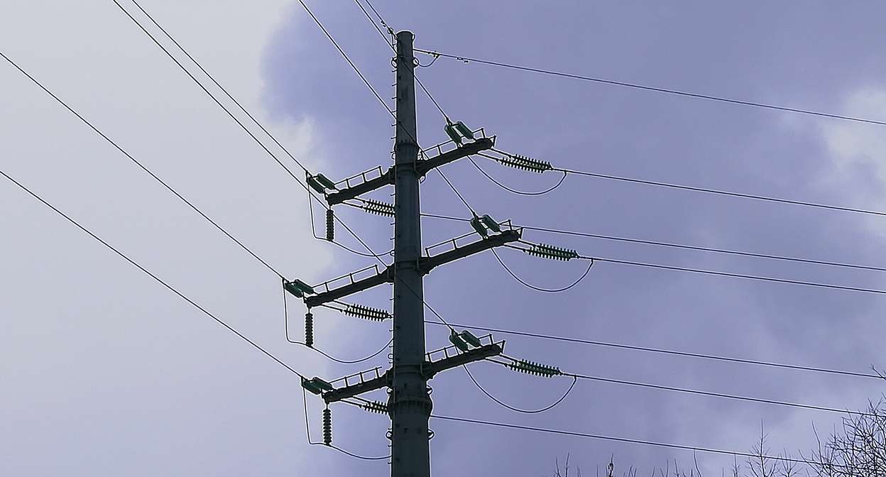 Электрический столб. Фото: Нины Тумановой для "Кавказского узла"