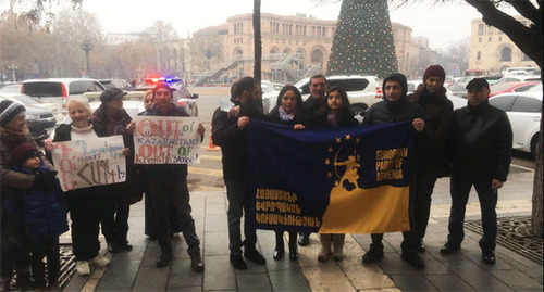 Митинг с требованием о выводе из Казахстана армянского миротворческого контингента. Cкриншот https://www.facebook.com/tigrankhzmalyan/posts/5273477642685747