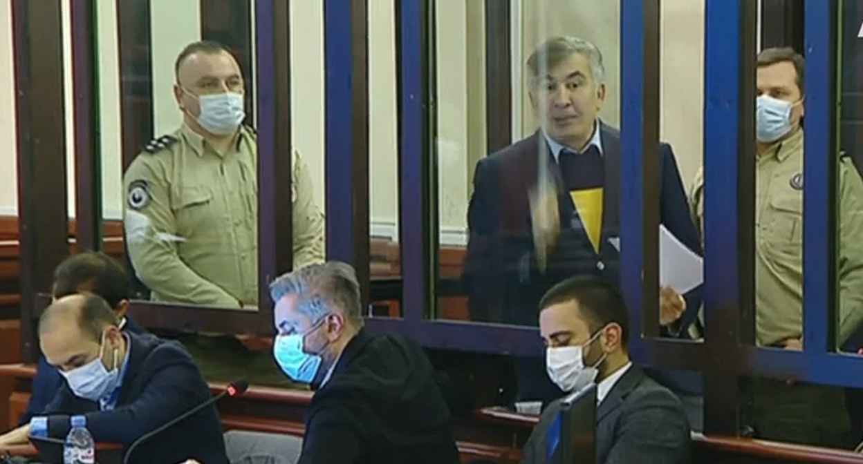 Бывший президент Грузии Михаил Саакашвили на заседании суда. Кадр видео прямого эфира https://www.facebook.com/SaakashviliMikheil/videos/891972498150655