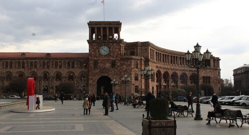 Здание правительства в Ереване на площади Республики. Фото Армине Мартиросян для "Кавказского узла"