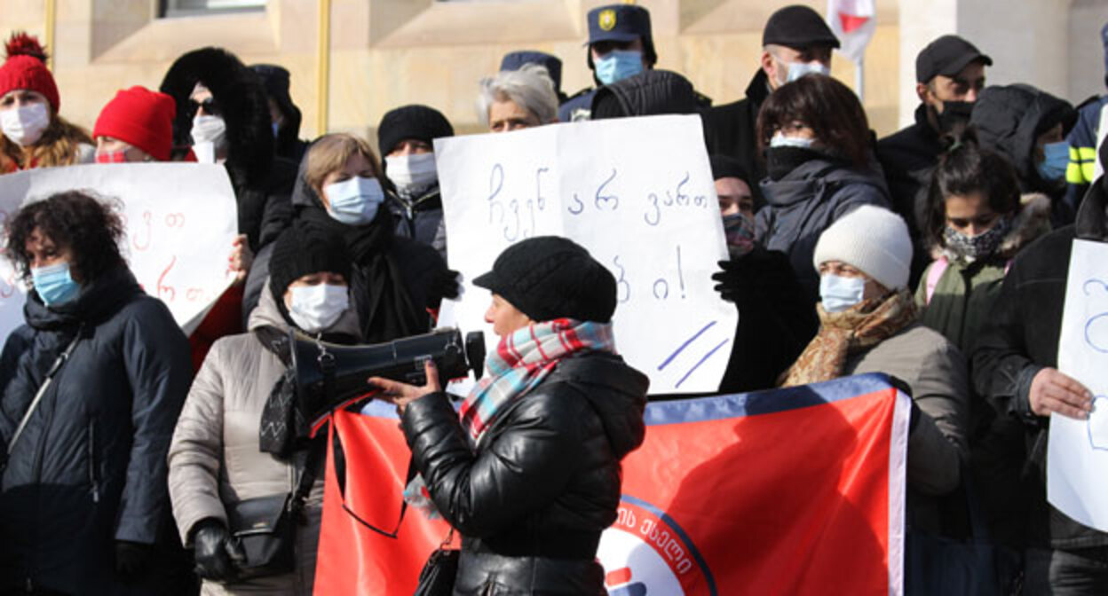 Соцработники требуют встречи с премьер-министром Грузии. Тбилиси, 20 января 2022 года. Фото Инны Кукуджановой для "Кавказского узла".