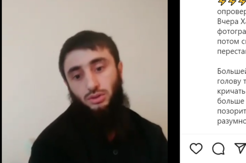 Стоп-кадр видео родных Халитова, опубликованный в Instagram-паблике "Про Чечню и не только", https://www.instagram.com/p/CZHwyZ9IvCm/